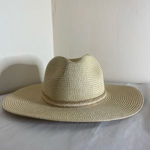 Justin &Taylor wide brimmed sun hat floppy vacation hat NEW NWT cream braided
